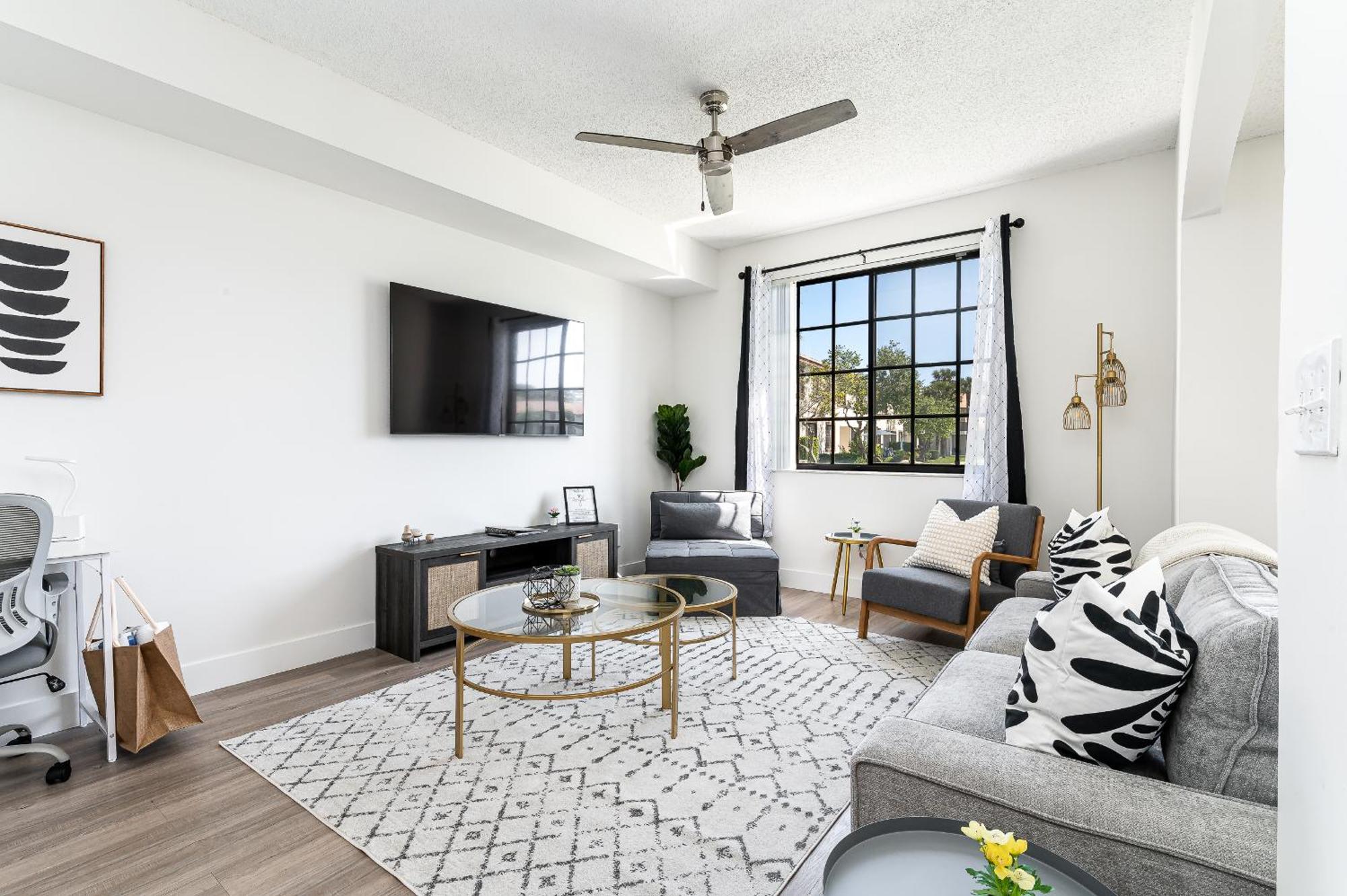 Newly Renovated Townhome With King Bed デルレイビーチ エクステリア 写真